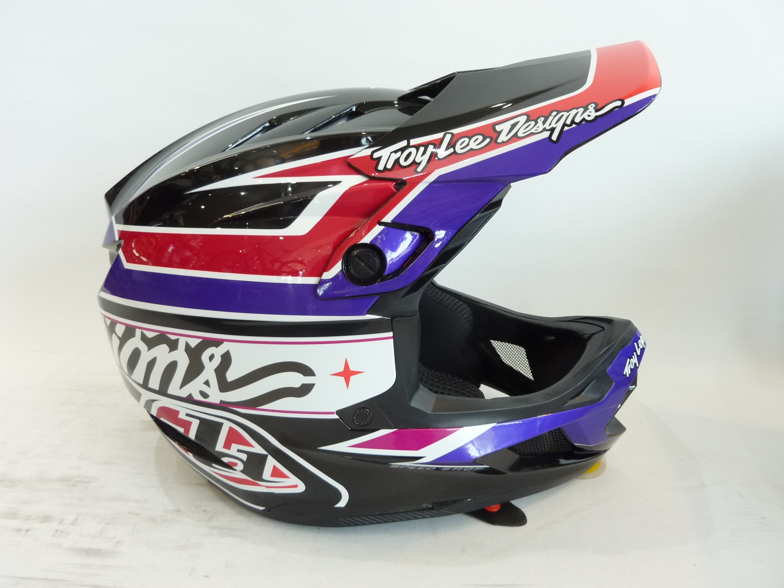 D4 POLYACRYLITE MIPS HELMET 補足画像