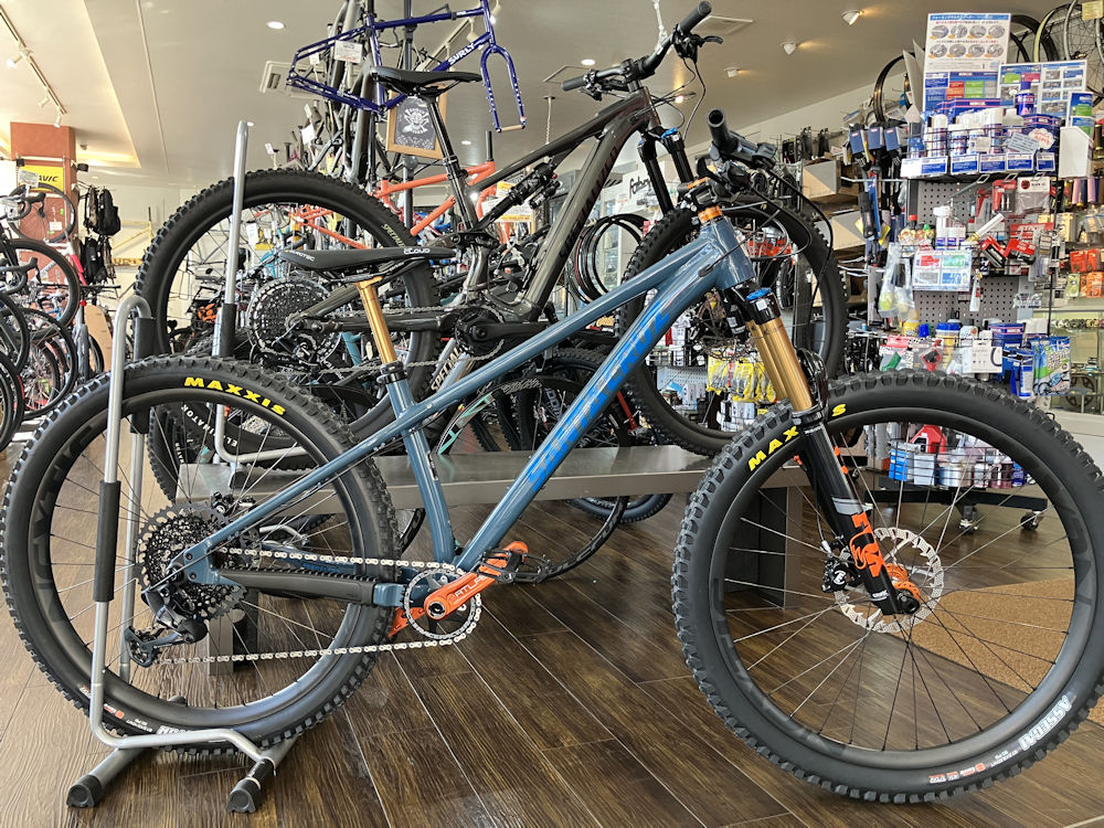 K.Y’s SANTACRUZ CHAMELEON 8 AL MX