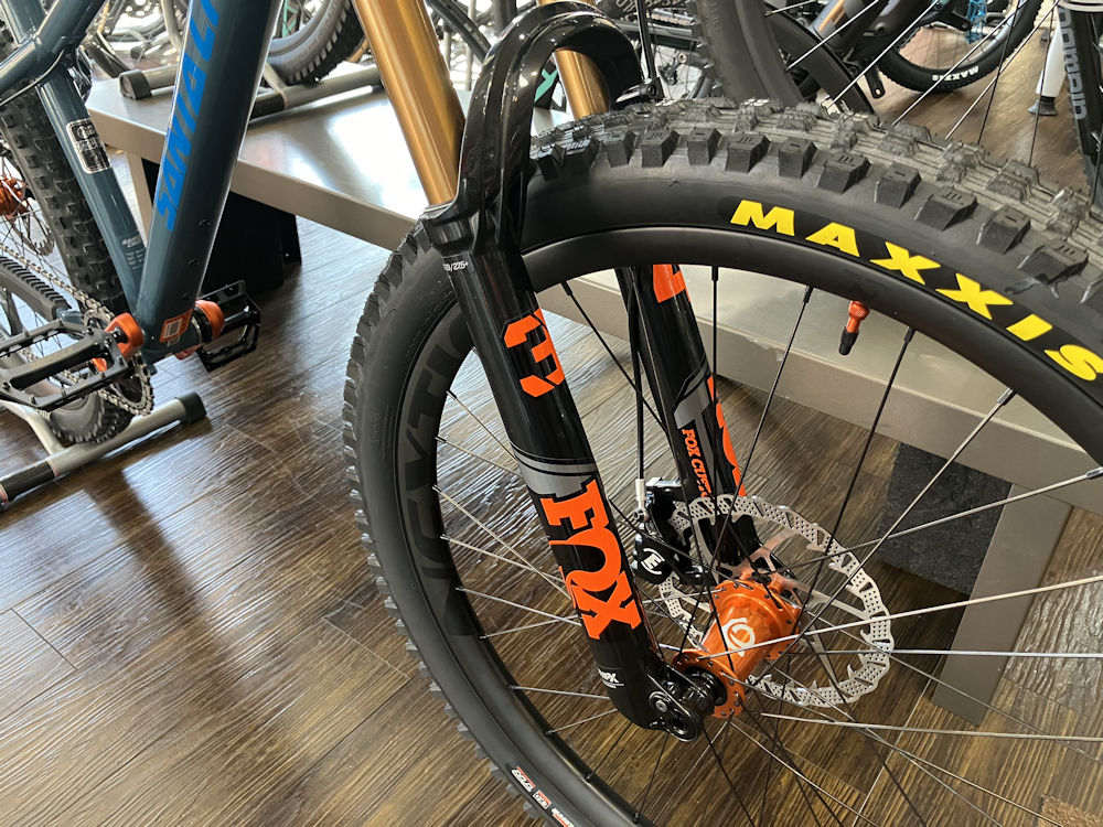 K.Y’s SANTACRUZ CHAMELEON 8 AL MX 補足画像