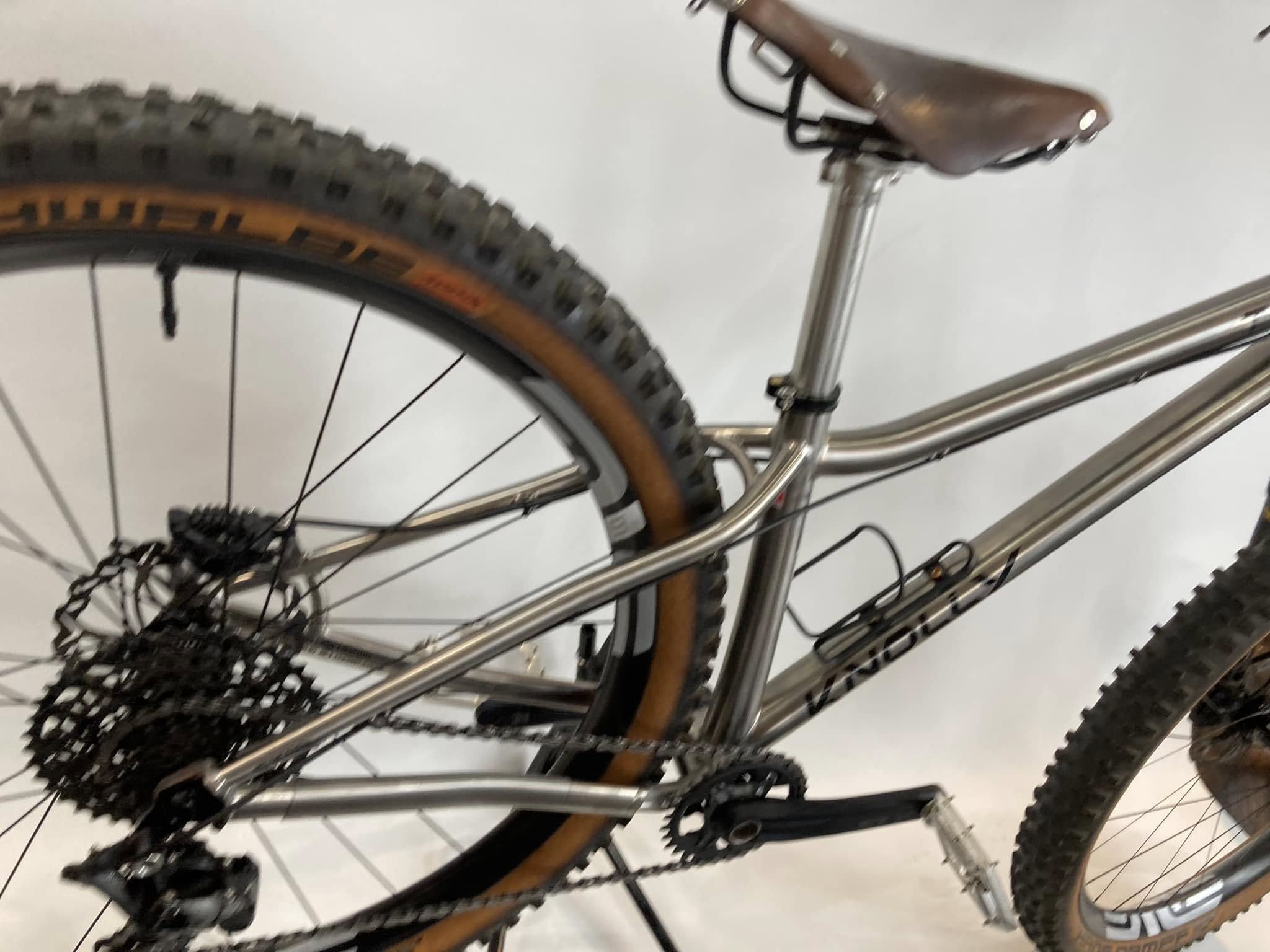 K.BさんのSURLY KARATE MONKEY custom bike　シルバー 補足画像