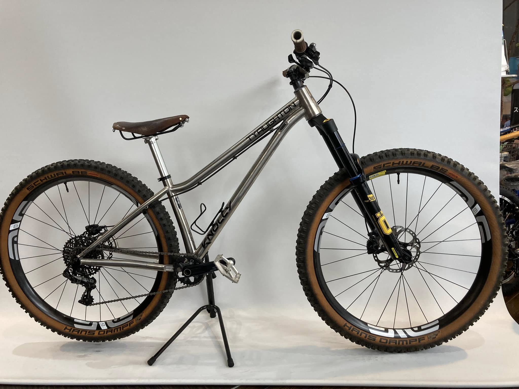 K.BさんのSURLY KARATE MONKEY custom bike　シルバー