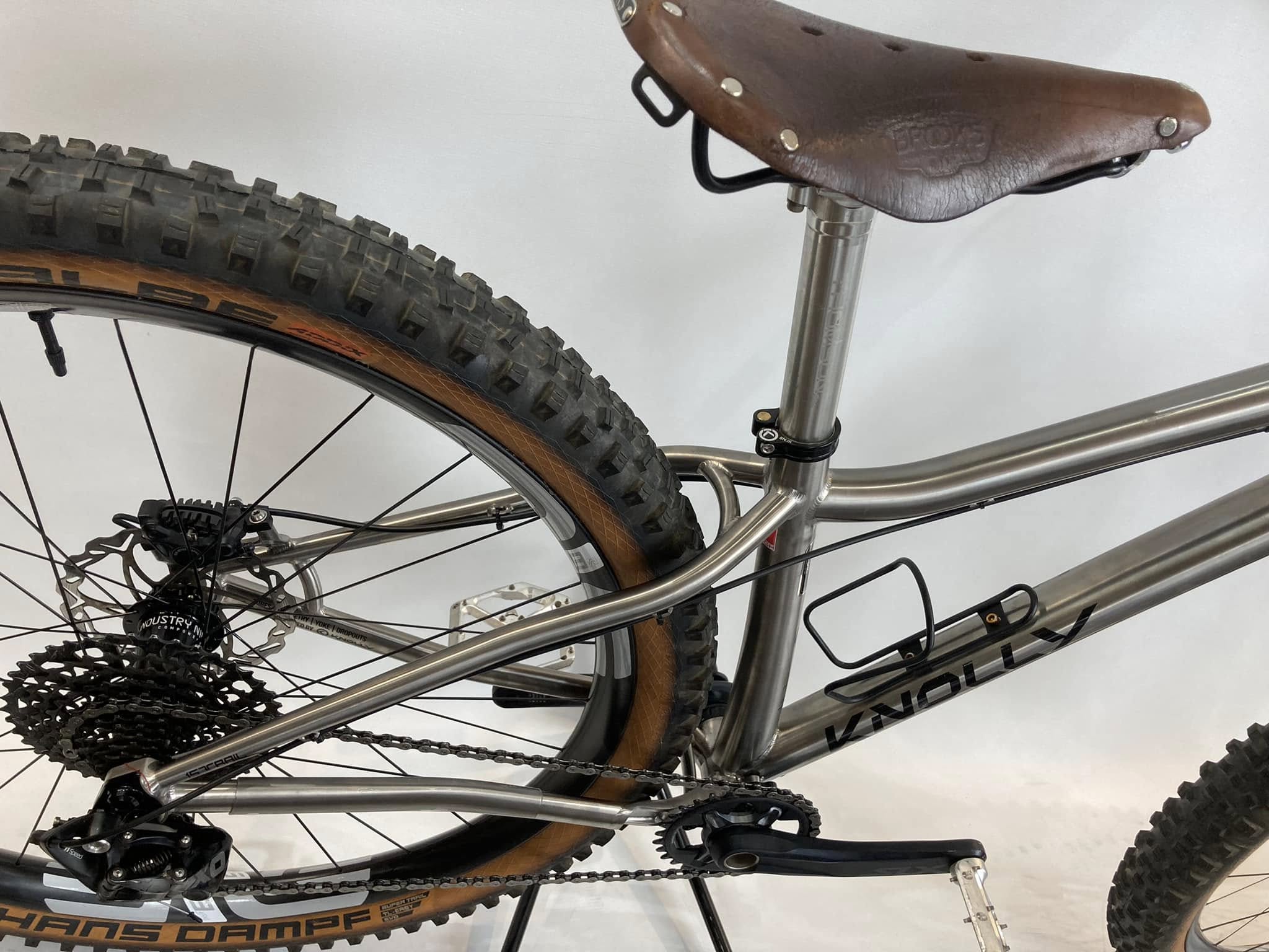K.BさんのSURLY KARATE MONKEY custom bike　シルバー 補足画像