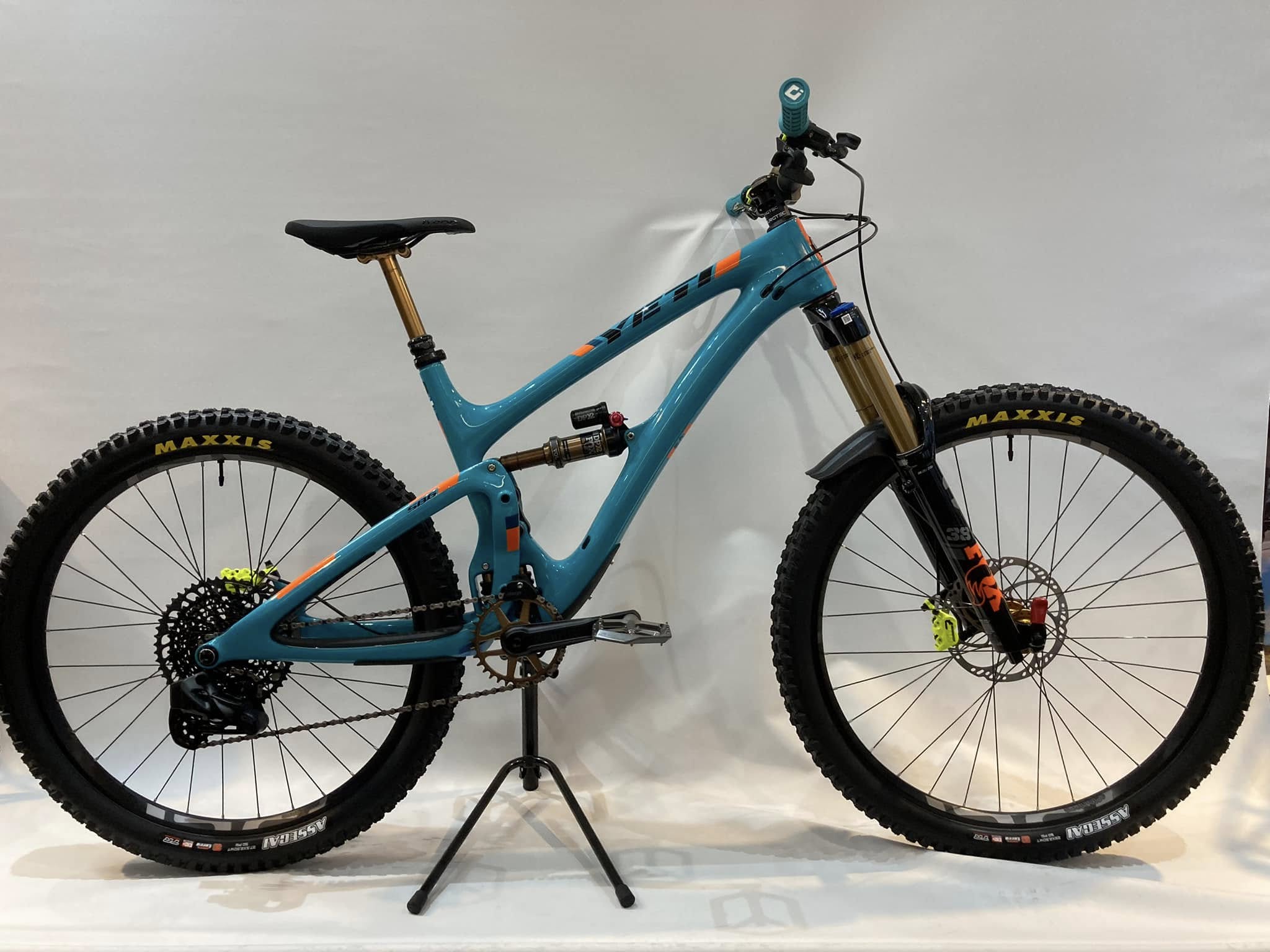 S川さん’s YETI SB6C custom BIKE　グリーン